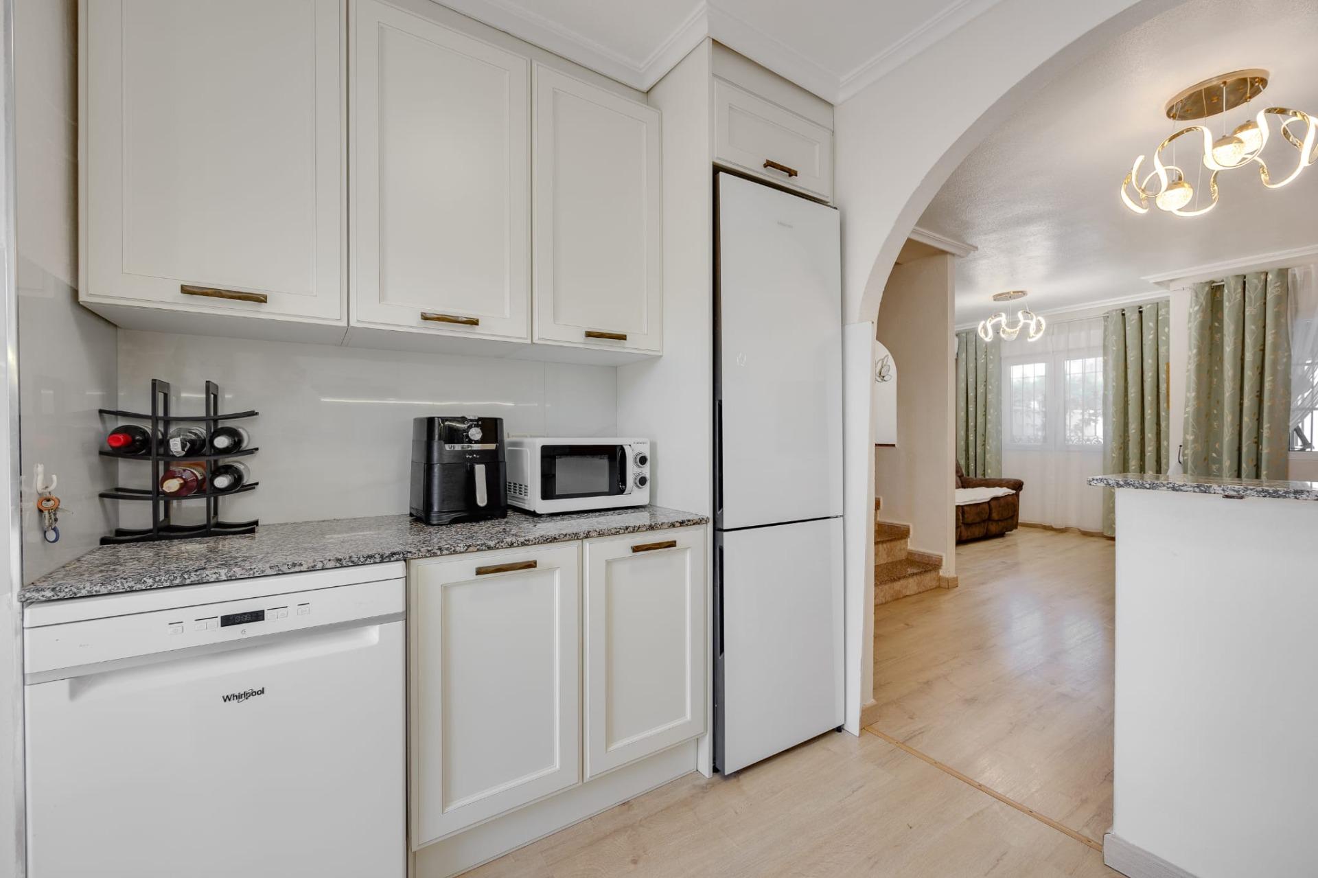 For sale - 3 Bedroom 1 Bathroom Town House in Torrevieja - aguas nuevas  - Alicante