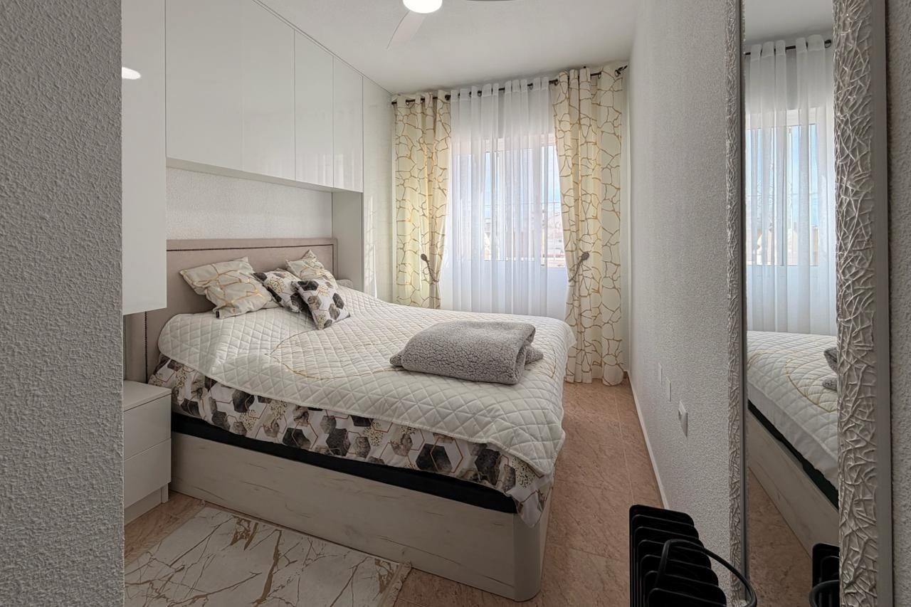 For sale - 2 Bedroom 1 Bathroom Apartment in Torrevieja - Nueva Torrevieja  - Alicante