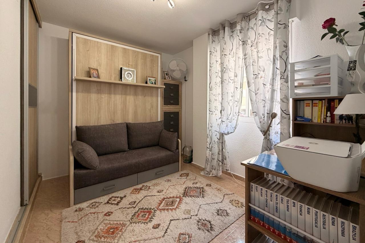 For sale - 2 Bedroom 1 Bathroom Apartment in Torrevieja - Nueva Torrevieja  - Alicante