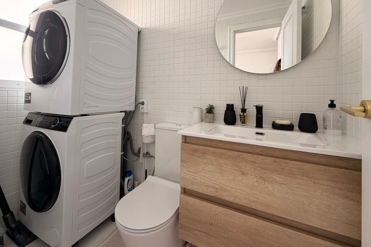 For sale - 3 Bedroom 2 Bathroom Apartment in Torrevieja - Centro  - Alicante