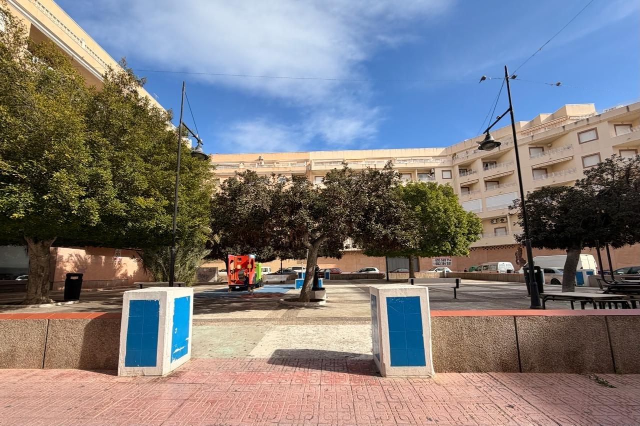 For sale - 3 Bedroom 2 Bathroom Apartment in Torrevieja - Centro  - Alicante