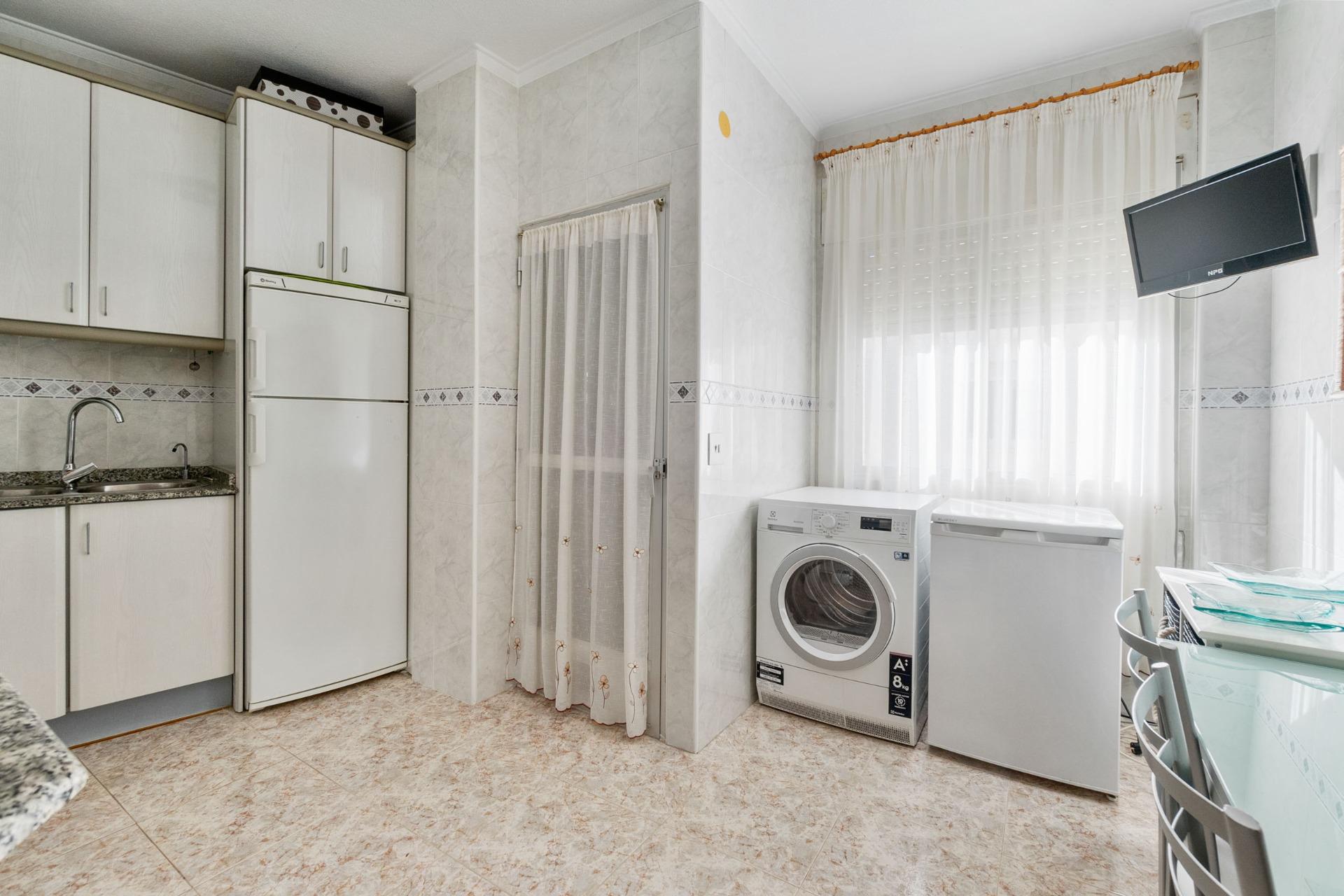For sale - 3 Bedroom 2 Bathroom Apartment in Torrevieja - Torrevieja  - Alicante
