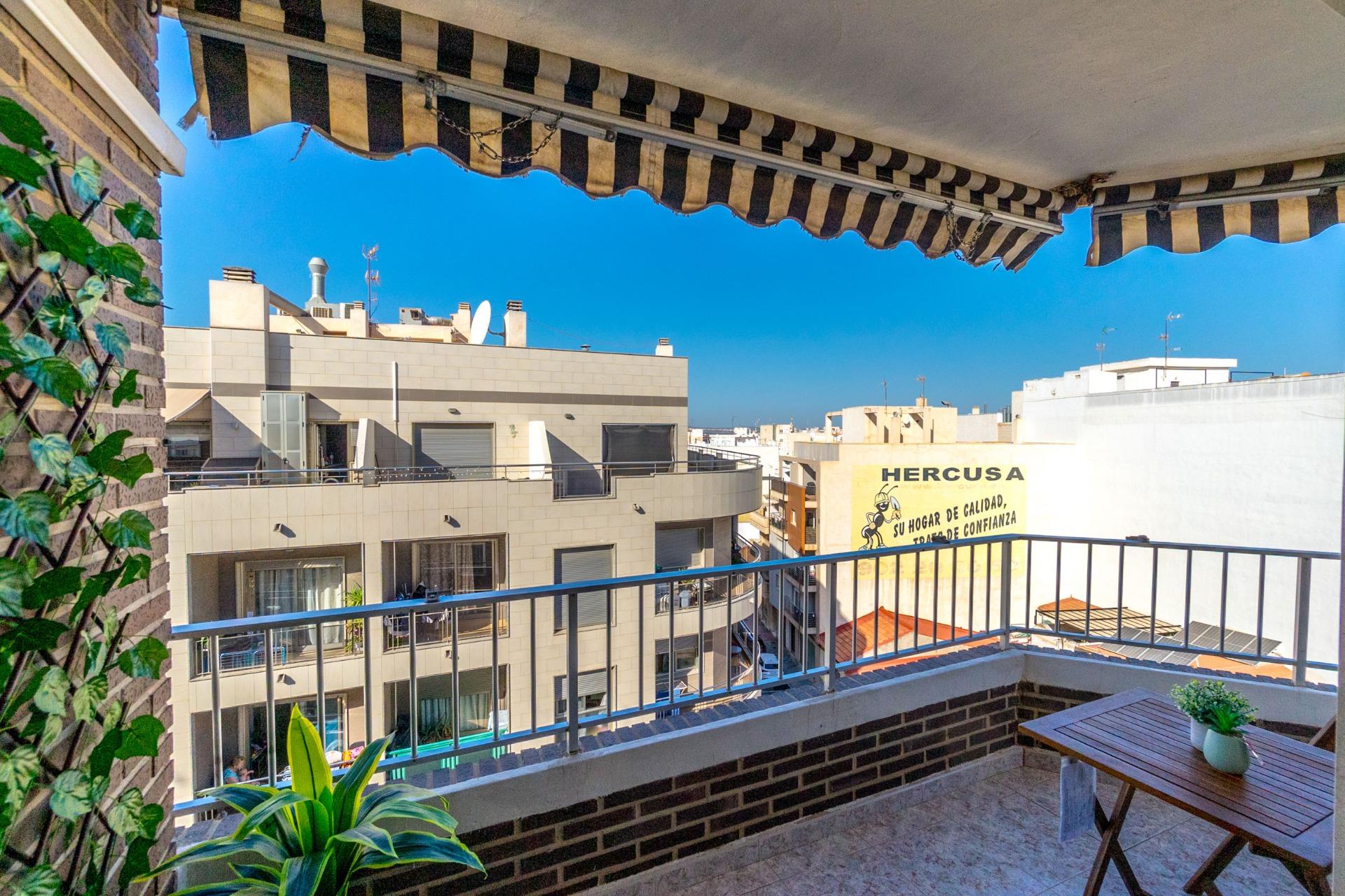 For sale - 3 Bedroom 2 Bathroom Apartment in Torrevieja - Torrevieja  - Alicante