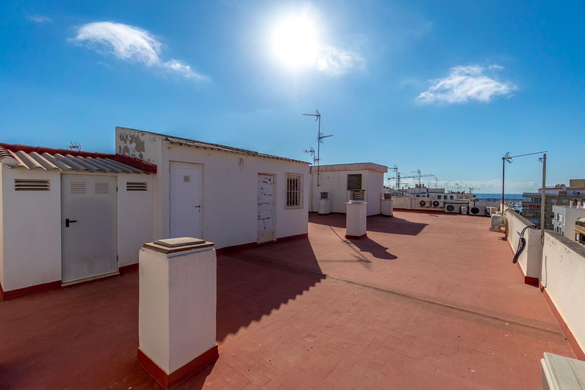 For sale - 3 Bedroom 2 Bathroom Apartment in Torrevieja - Torrevieja  - Alicante