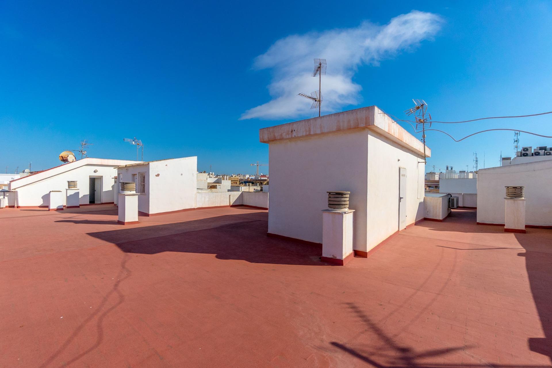 For sale - 3 Bedroom 2 Bathroom Apartment in Torrevieja - Torrevieja  - Alicante