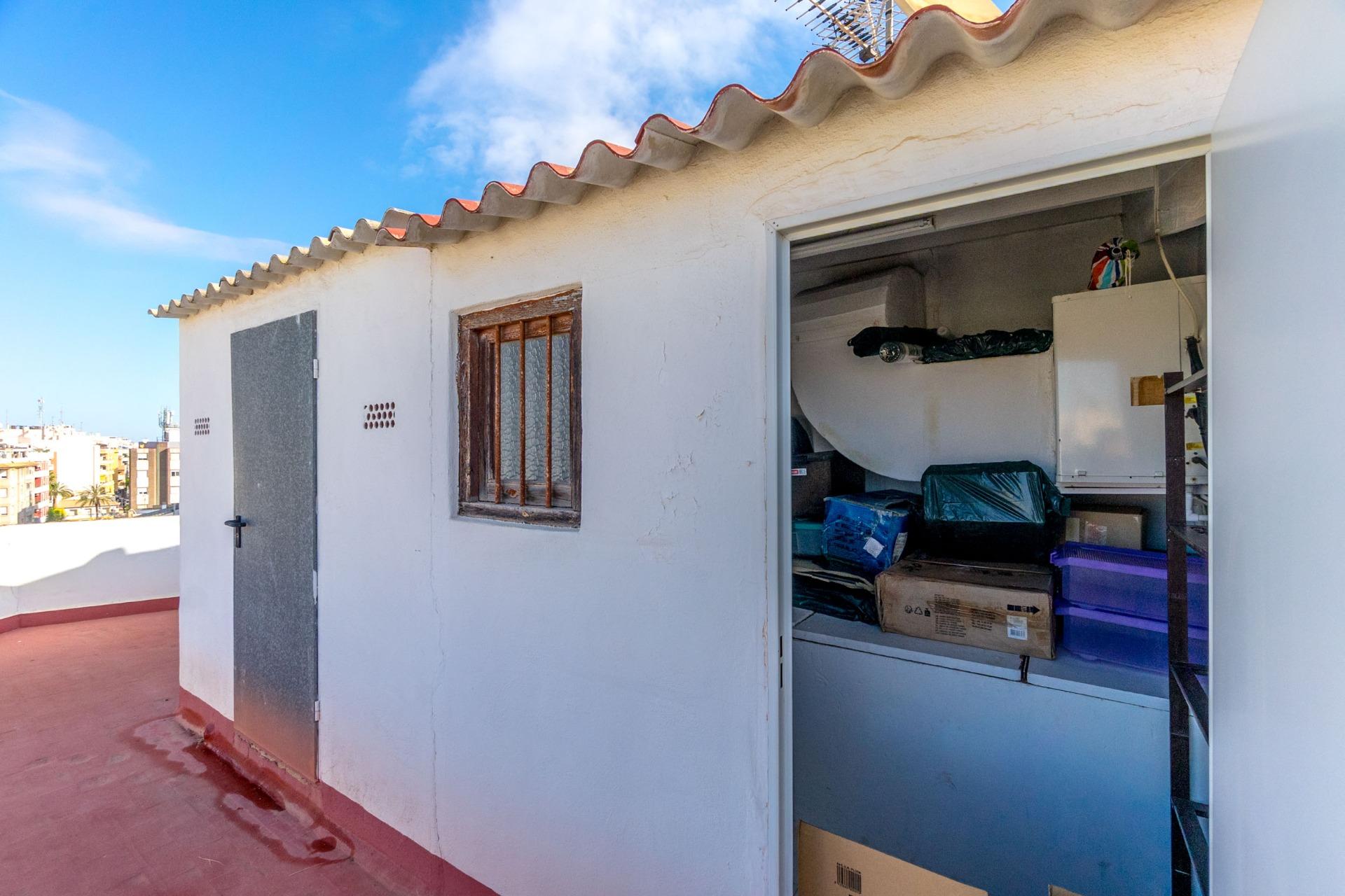 For sale - 3 Bedroom 2 Bathroom Apartment in Torrevieja - Torrevieja  - Alicante