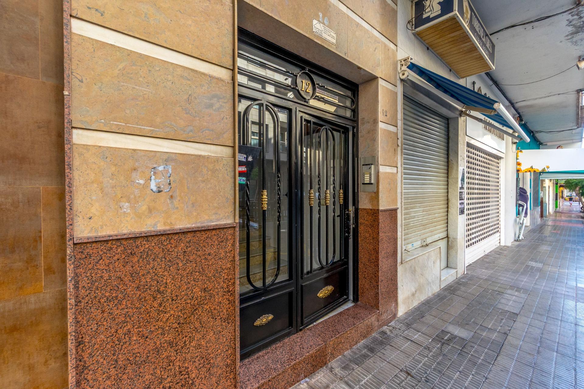 For sale - 3 Bedroom 2 Bathroom Apartment in Torrevieja - Torrevieja  - Alicante