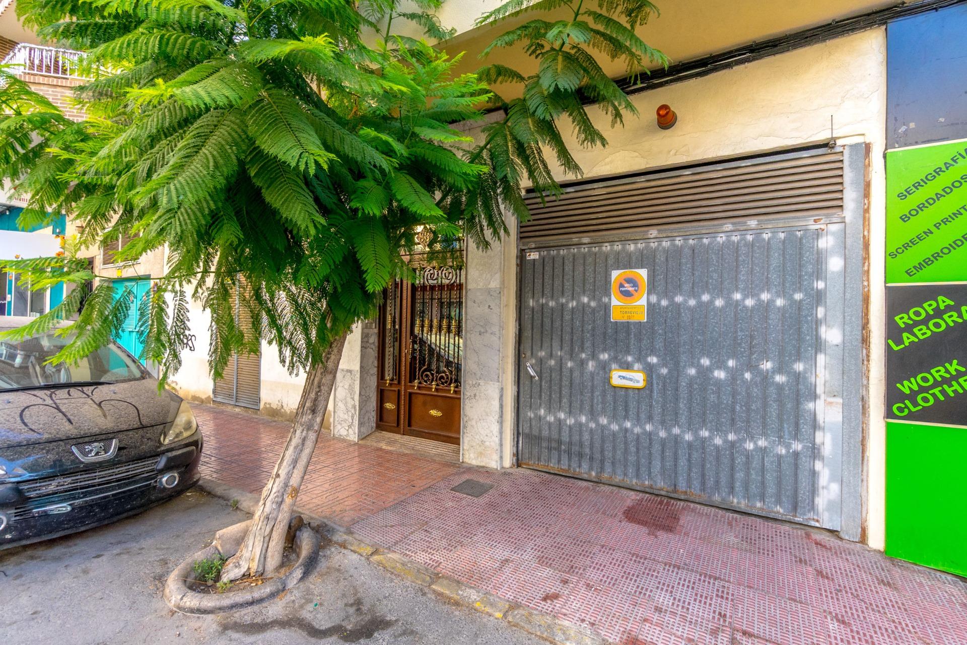 For sale - 3 Bedroom 2 Bathroom Apartment in Torrevieja - Torrevieja  - Alicante