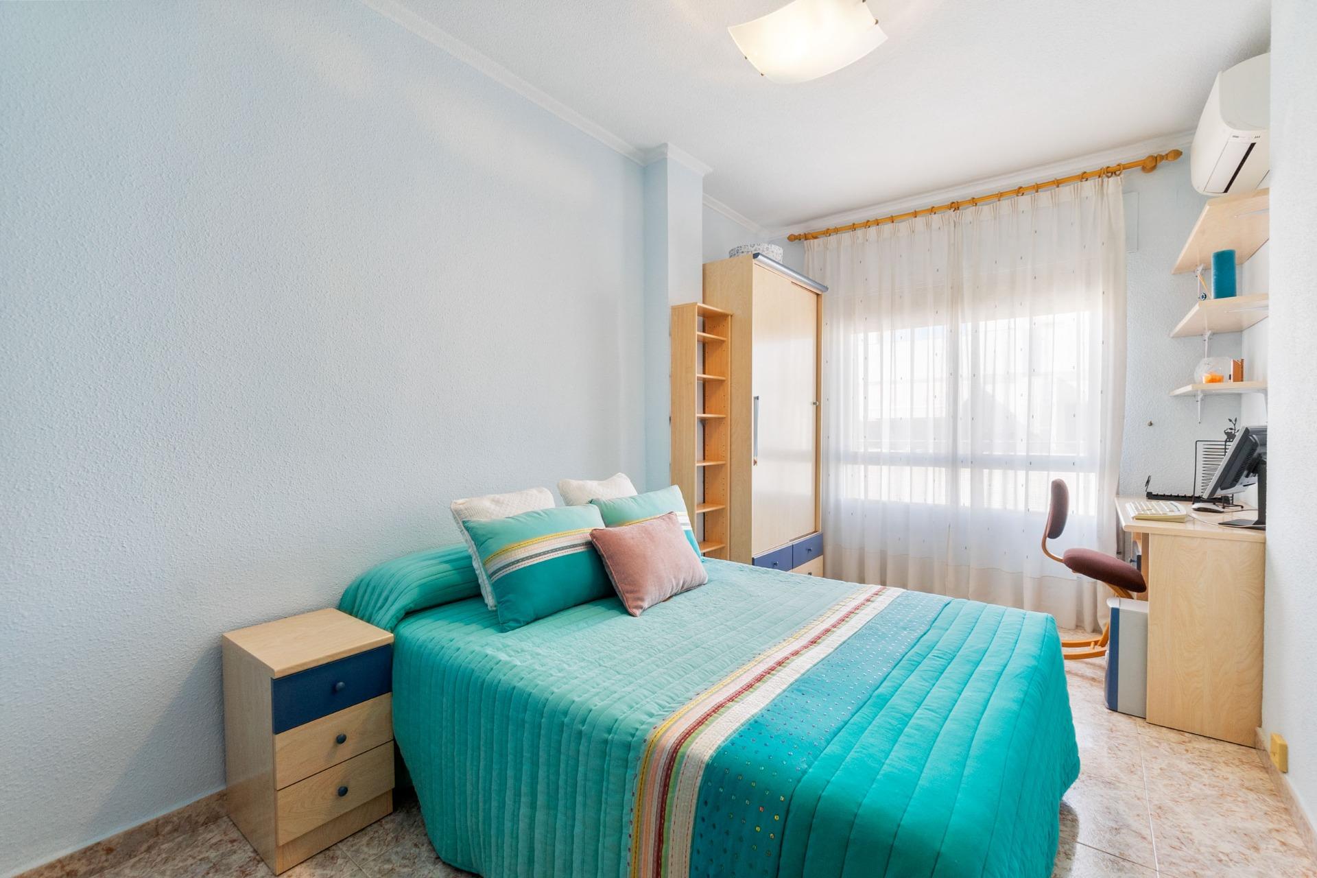 For sale - 3 Bedroom 2 Bathroom Apartment in Torrevieja - Torrevieja  - Alicante