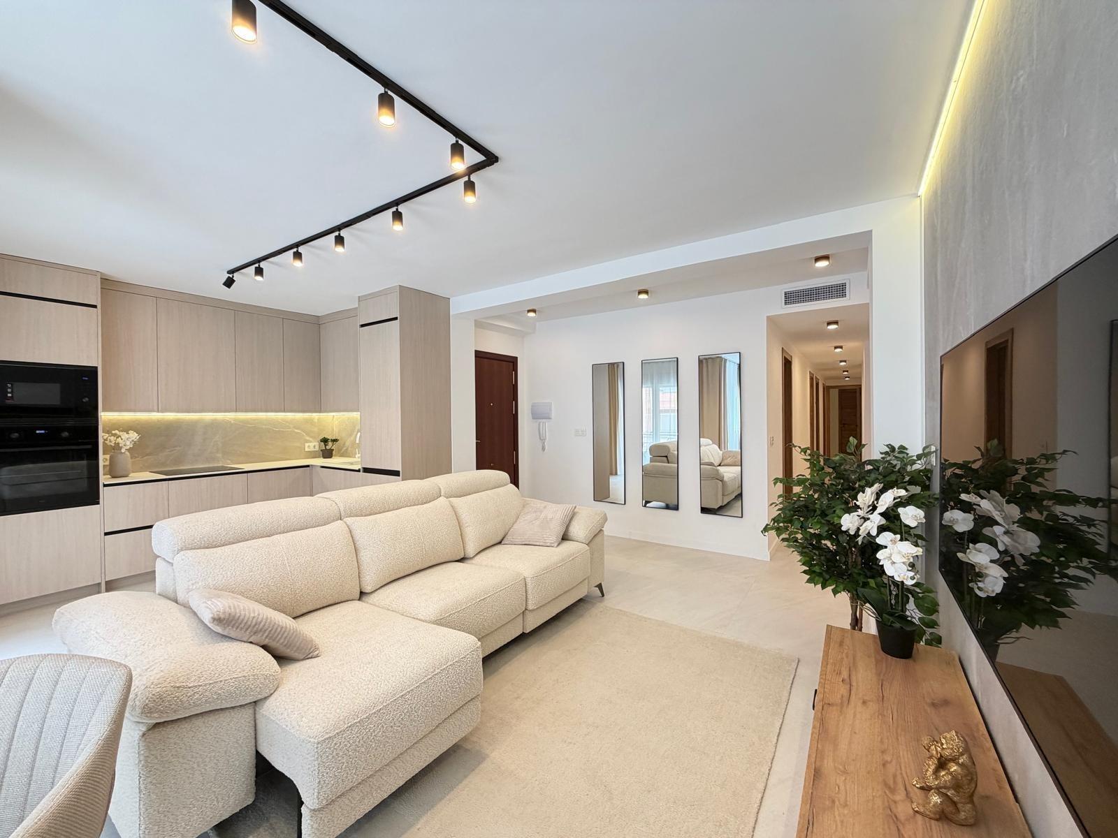For sale - 4 Bedroom 2 Bathroom Apartment in Torrevieja - Playa Del Cura  - Alicante