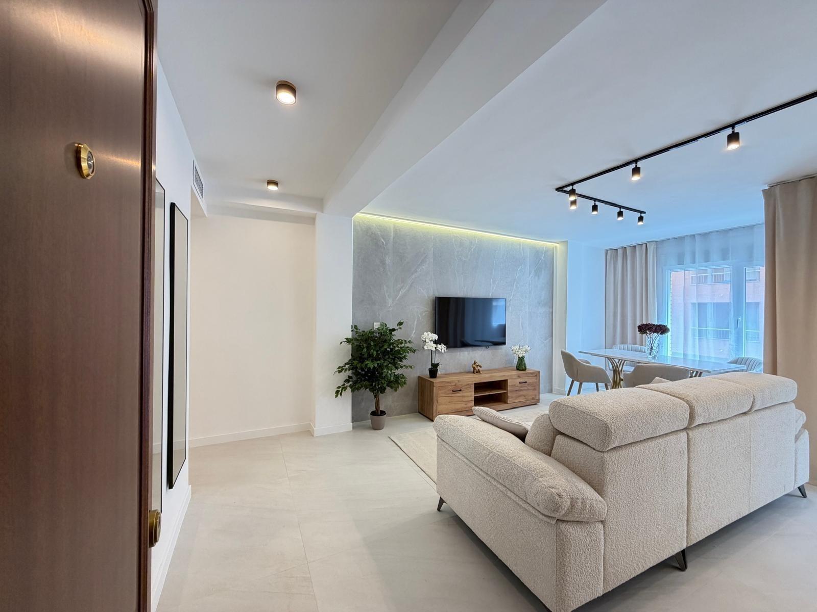 For sale - 4 Bedroom 2 Bathroom Apartment in Torrevieja - Playa Del Cura  - Alicante