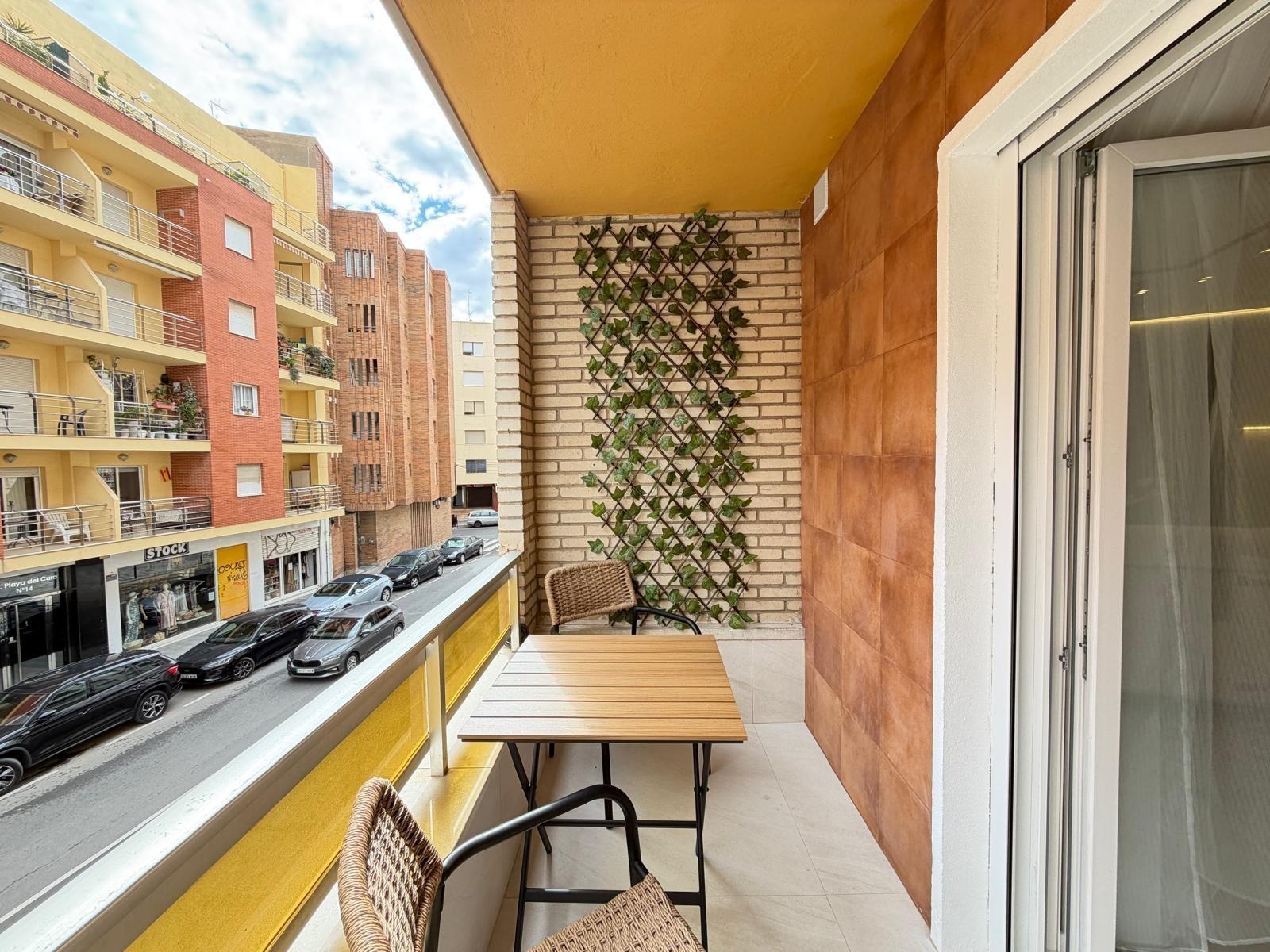 For sale - 4 Bedroom 2 Bathroom Apartment in Torrevieja - Playa Del Cura  - Alicante