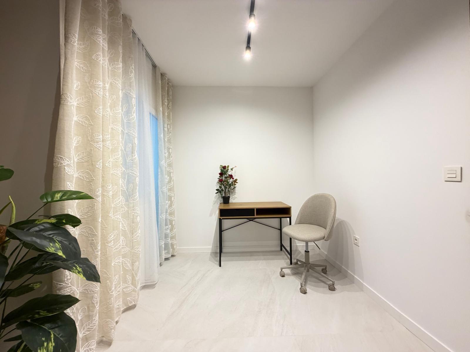 For sale - 4 Bedroom 2 Bathroom Apartment in Torrevieja - Playa Del Cura  - Alicante