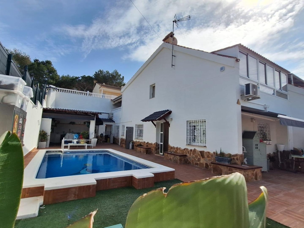 4 Bedroom 3 Bathroom Villa in Torrevieja