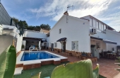 27-27-239-11-590/77244, 4 Bedroom 3 Bathroom Villa in Torrevieja