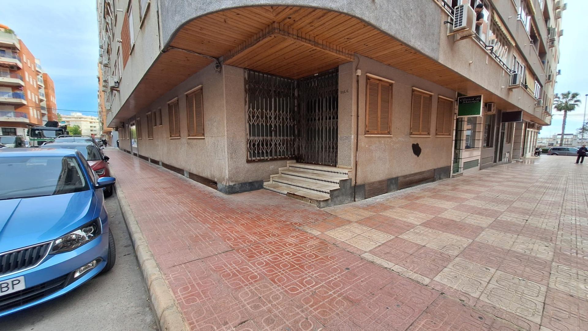 For sale - 3 Bedroom 2 Bathroom Apartment in Torrevieja - Acequion  - Alicante