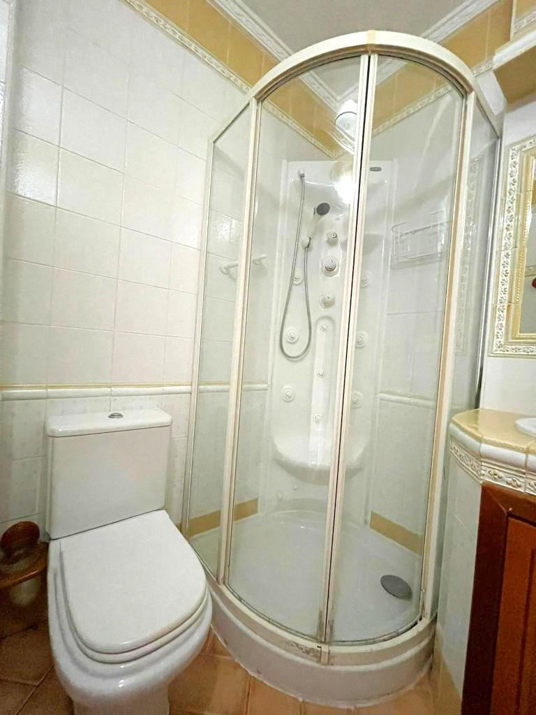 For sale - 4 Bedroom 2 Bathroom Apartment in Torrevieja - Estacion De Autobuses  - Alicante