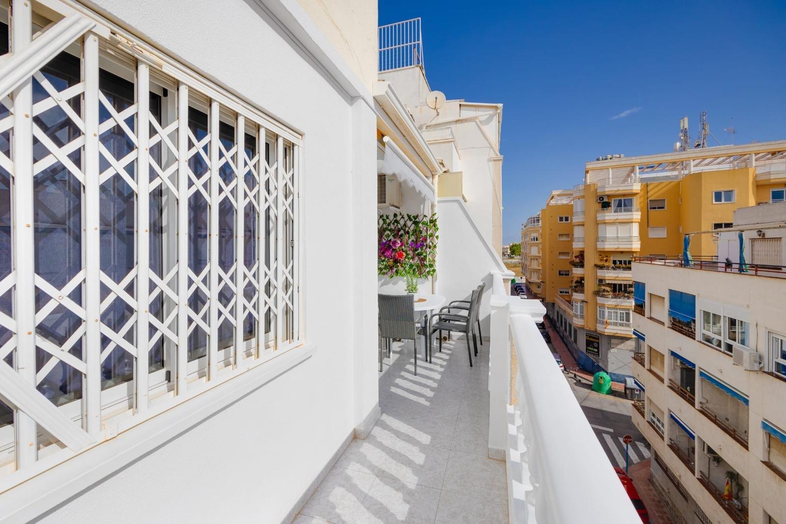 For sale - 2 Bedroom 1 Bathroom Apartment in Torrevieja - Estacion De Autobuses  - Alicante