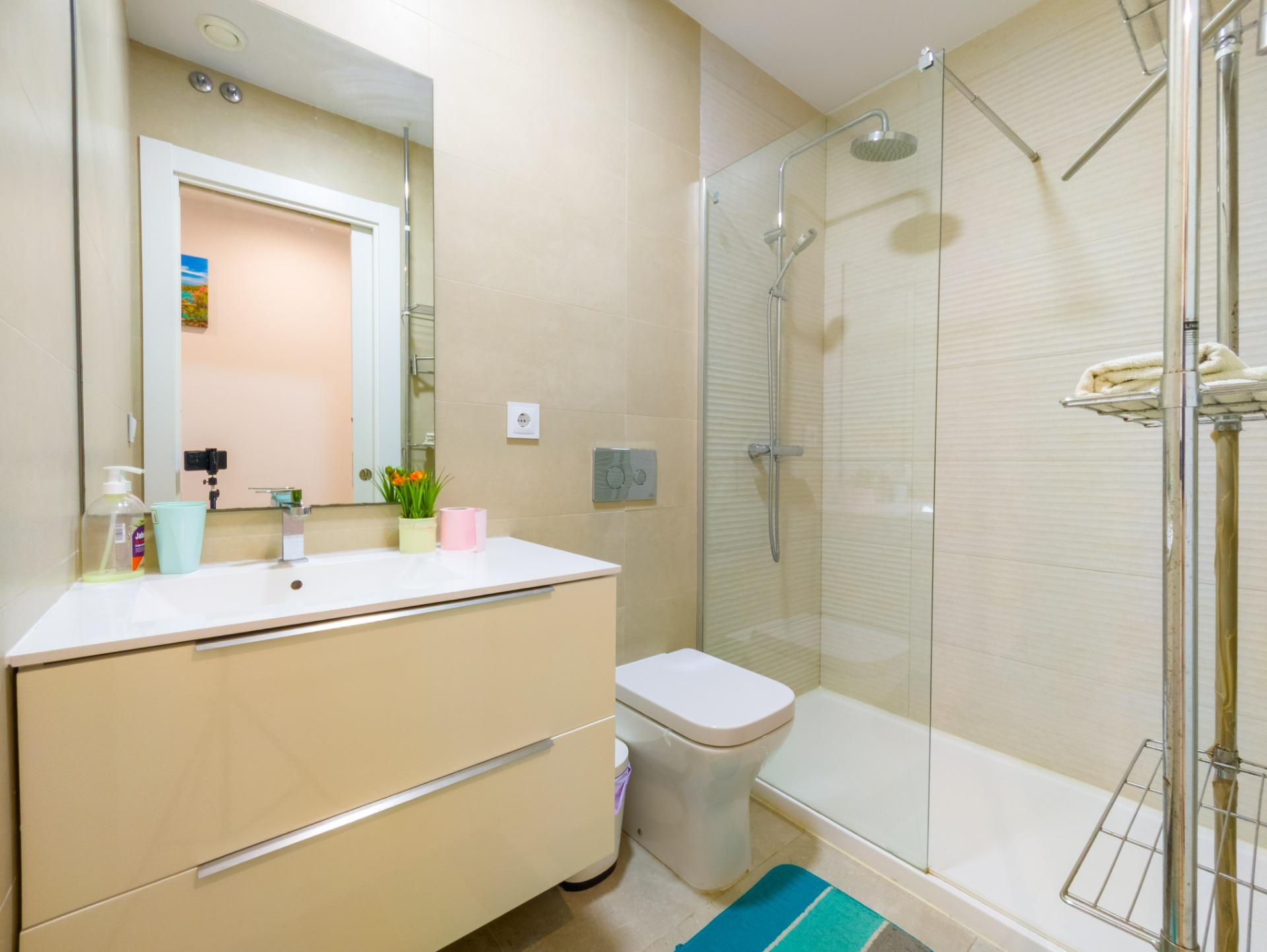 For sale - 2 Bedroom 2 Bathroom Apartment in Torrevieja - Estacion De Autobuses  - Alicante
