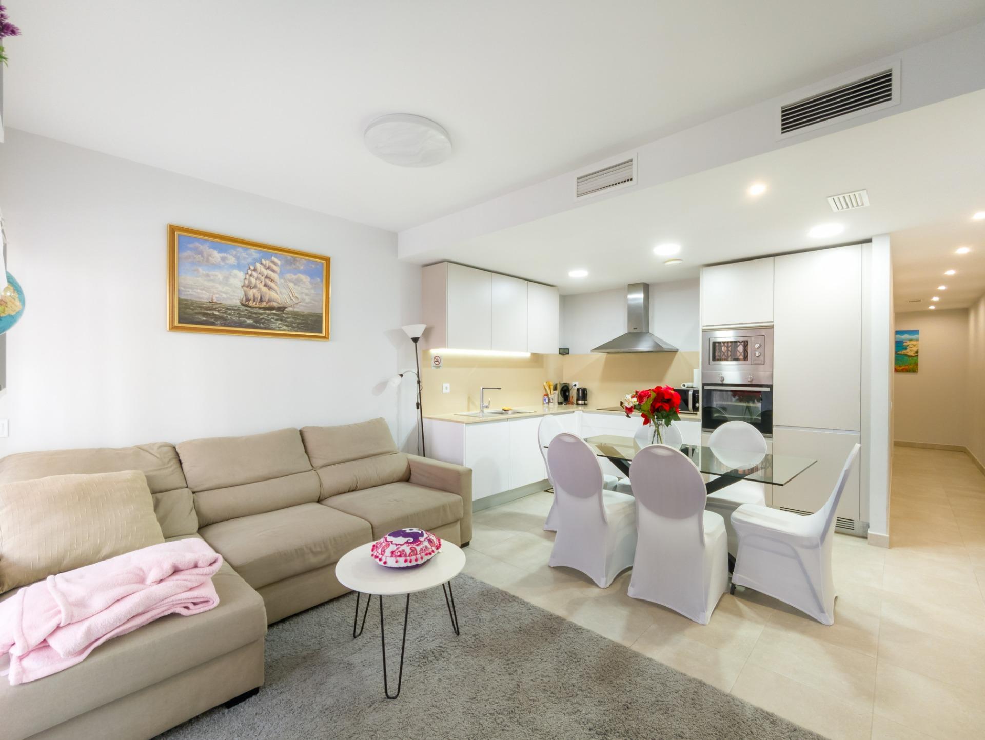 For sale - 2 Bedroom 2 Bathroom Apartment in Torrevieja - Estacion De Autobuses  - Alicante