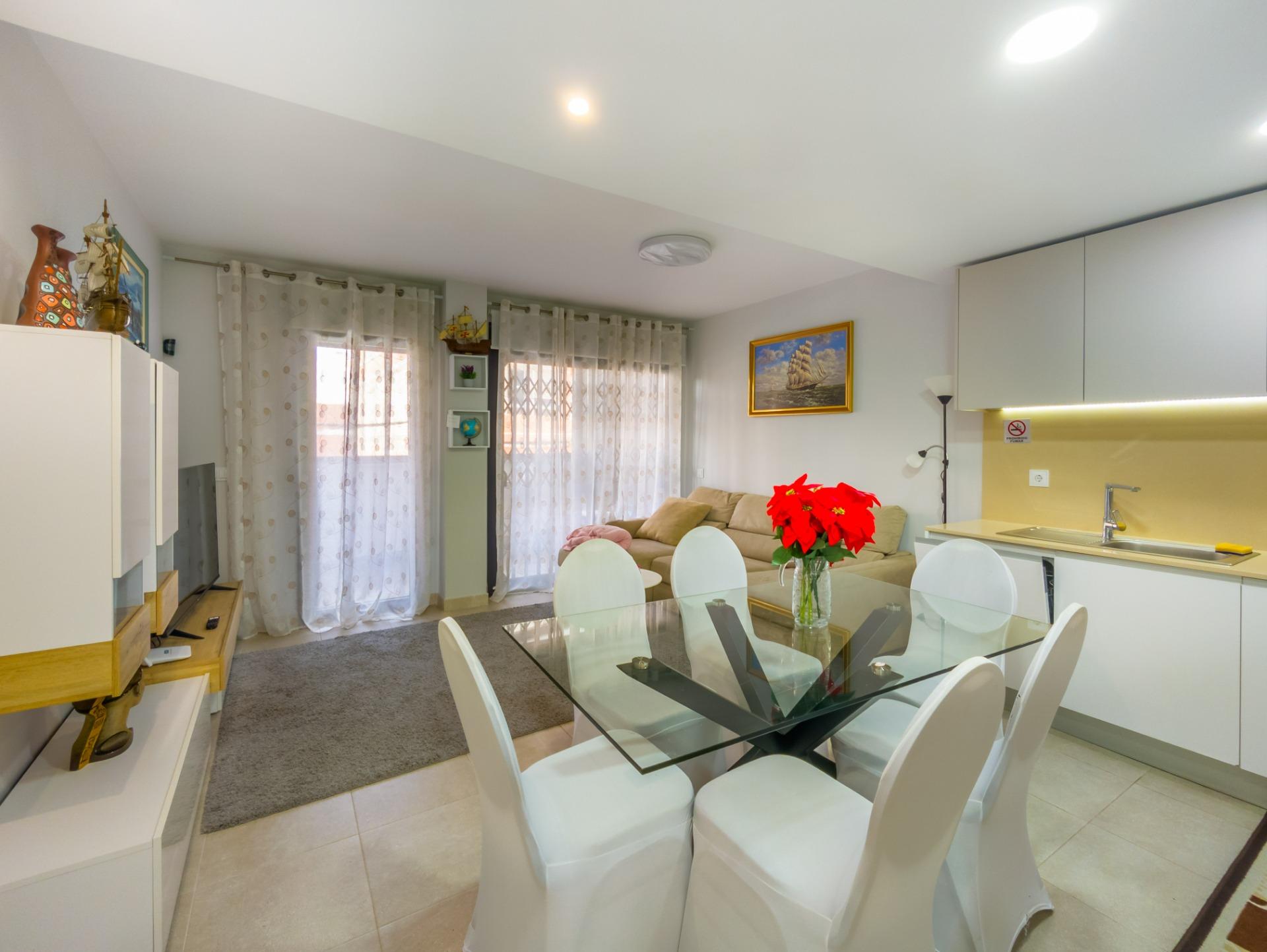 For sale - 2 Bedroom 2 Bathroom Apartment in Torrevieja - Estacion De Autobuses  - Alicante