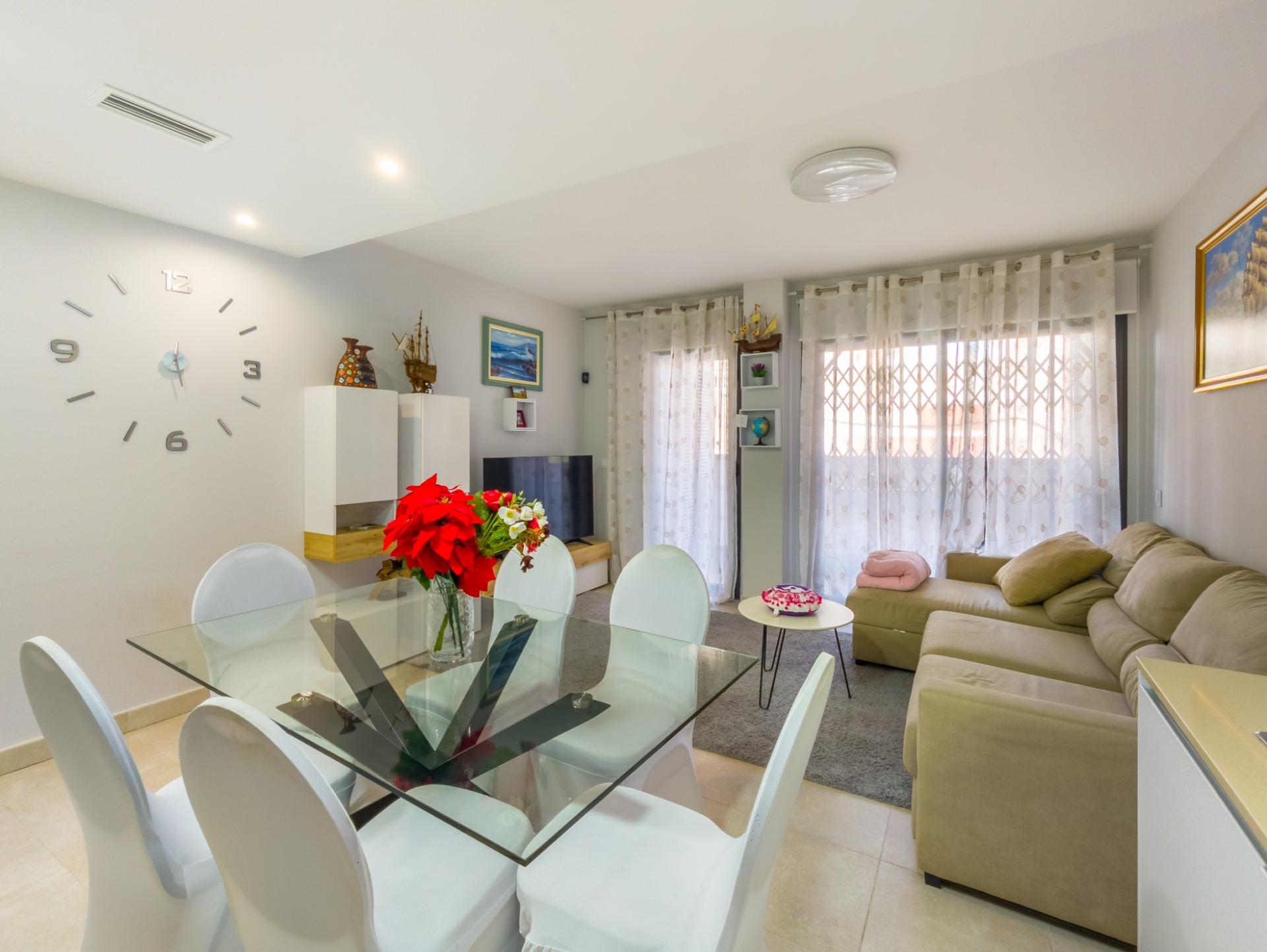 For sale - 2 Bedroom 2 Bathroom Apartment in Torrevieja - Estacion De Autobuses  - Alicante