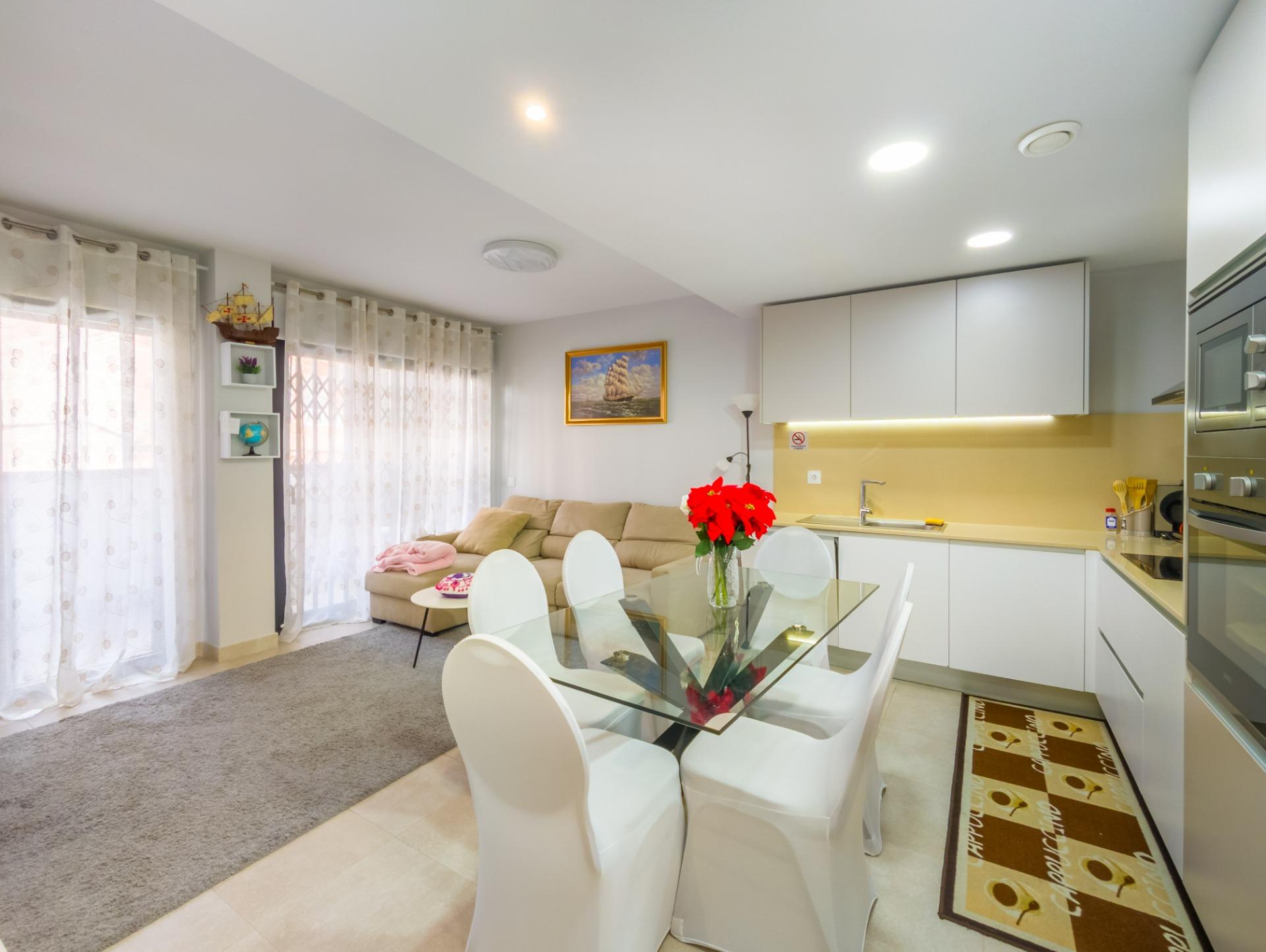For sale - 2 Bedroom 2 Bathroom Apartment in Torrevieja - Estacion De Autobuses  - Alicante