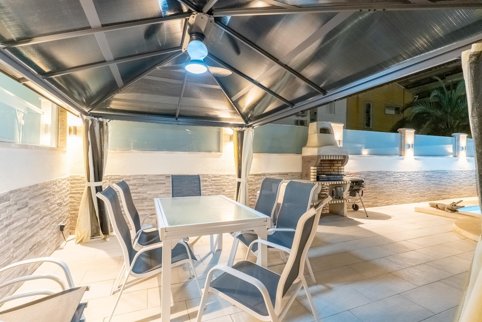 For sale - 4 Bedroom 3 Bathroom Town House in Torrevieja - Punta Prima  - Alicante