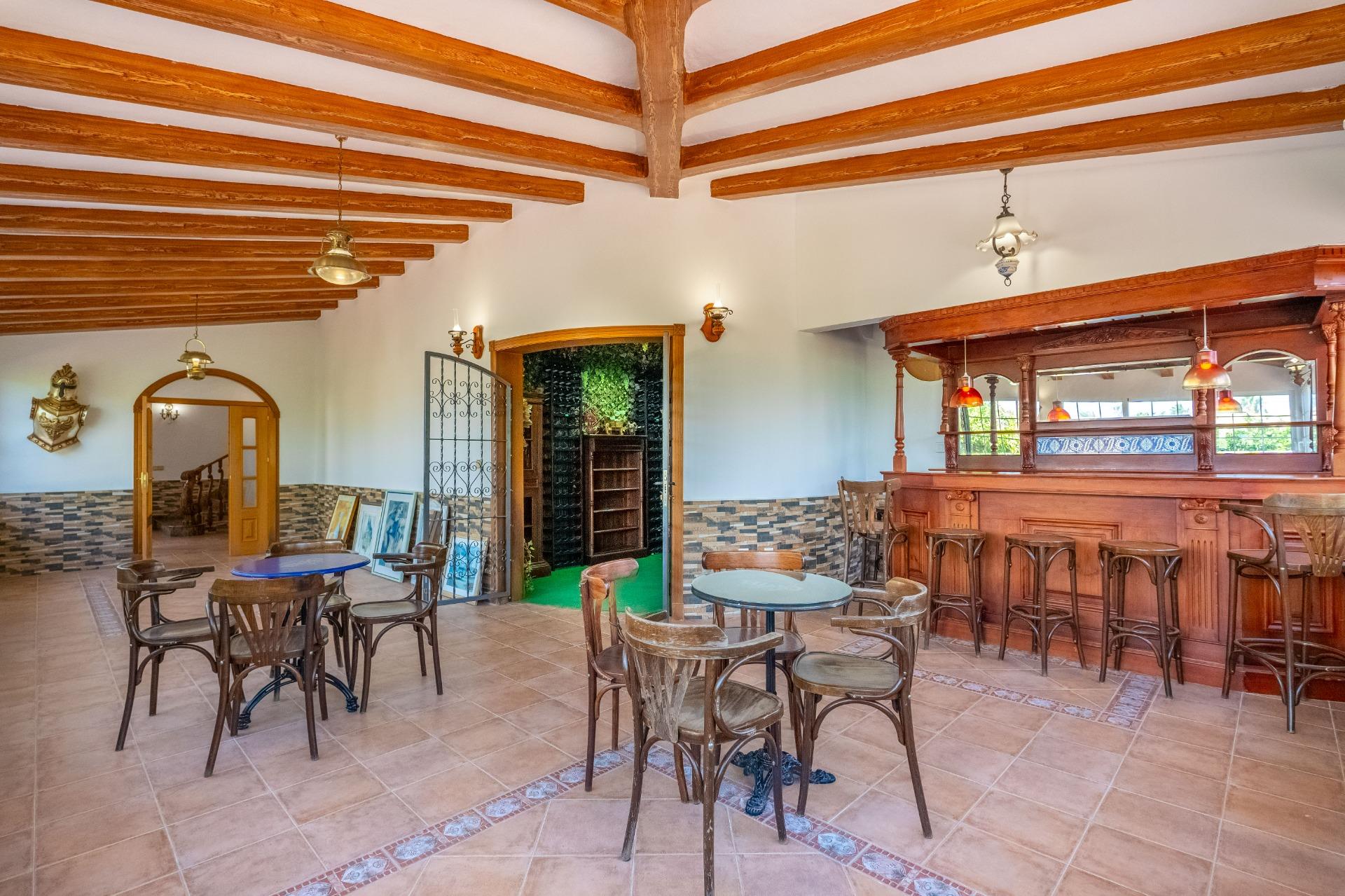 For sale - 6 Bedroom 3 Bathroom Villa in Torrevieja - El Chaparral  - Alicante