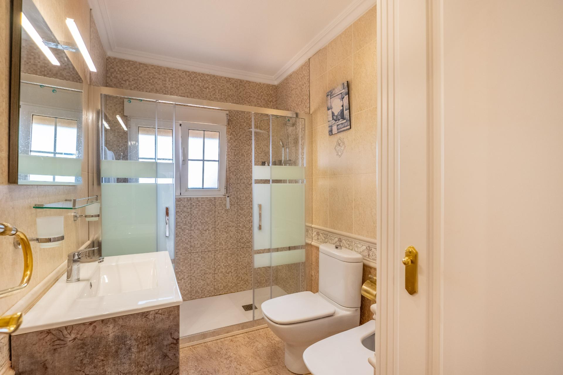 For sale - 6 Bedroom 3 Bathroom Villa in Torrevieja - El Chaparral  - Alicante