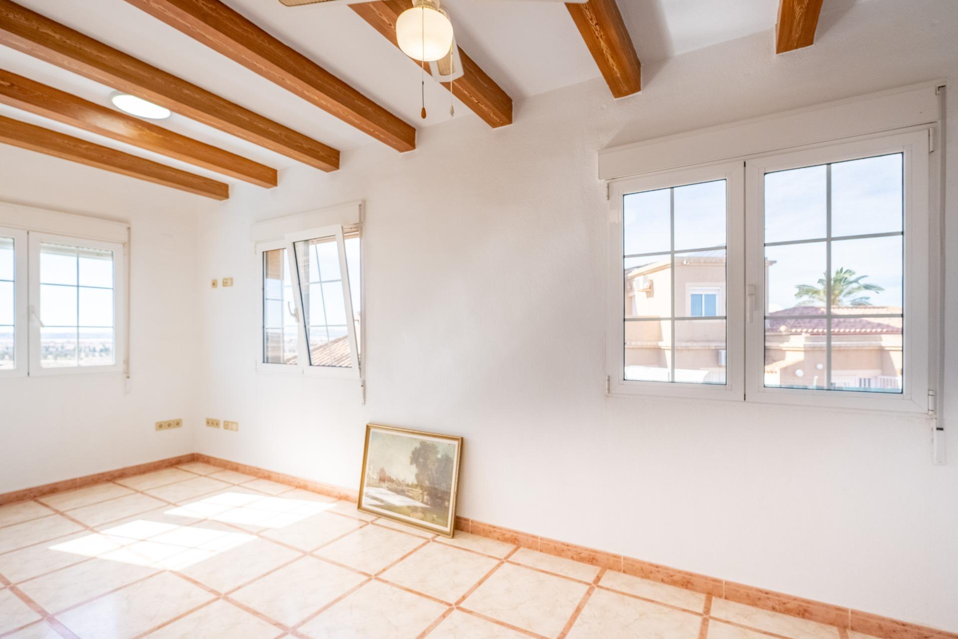 For sale - 6 Bedroom 3 Bathroom Villa in Torrevieja - El Chaparral  - Alicante