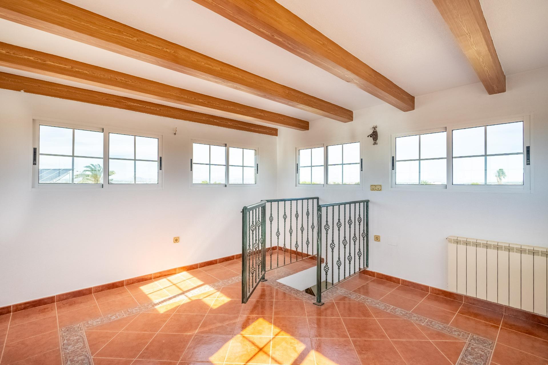 For sale - 6 Bedroom 3 Bathroom Villa in Torrevieja - El Chaparral  - Alicante