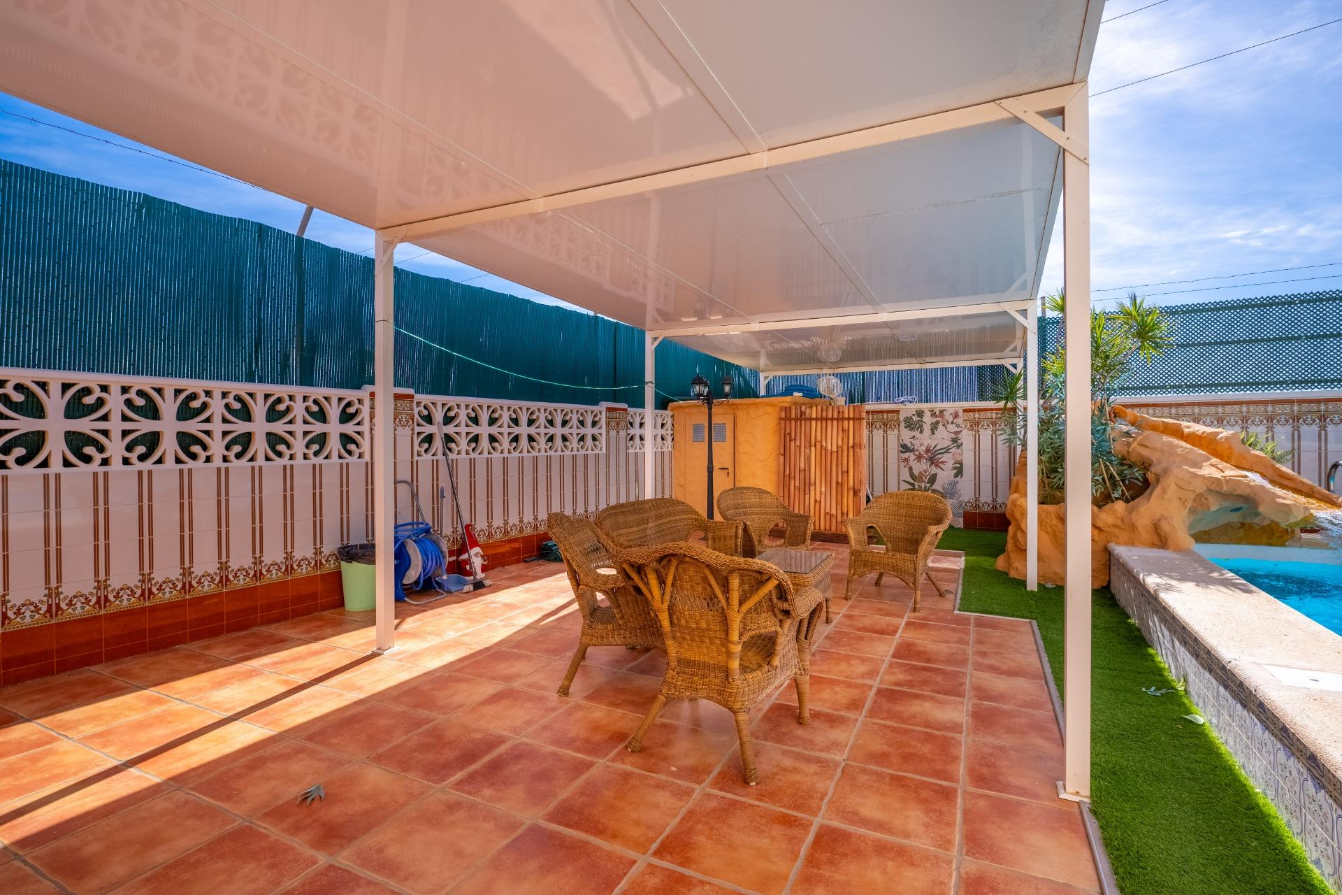 For sale - 6 Bedroom 3 Bathroom Villa in Torrevieja - El Chaparral  - Alicante