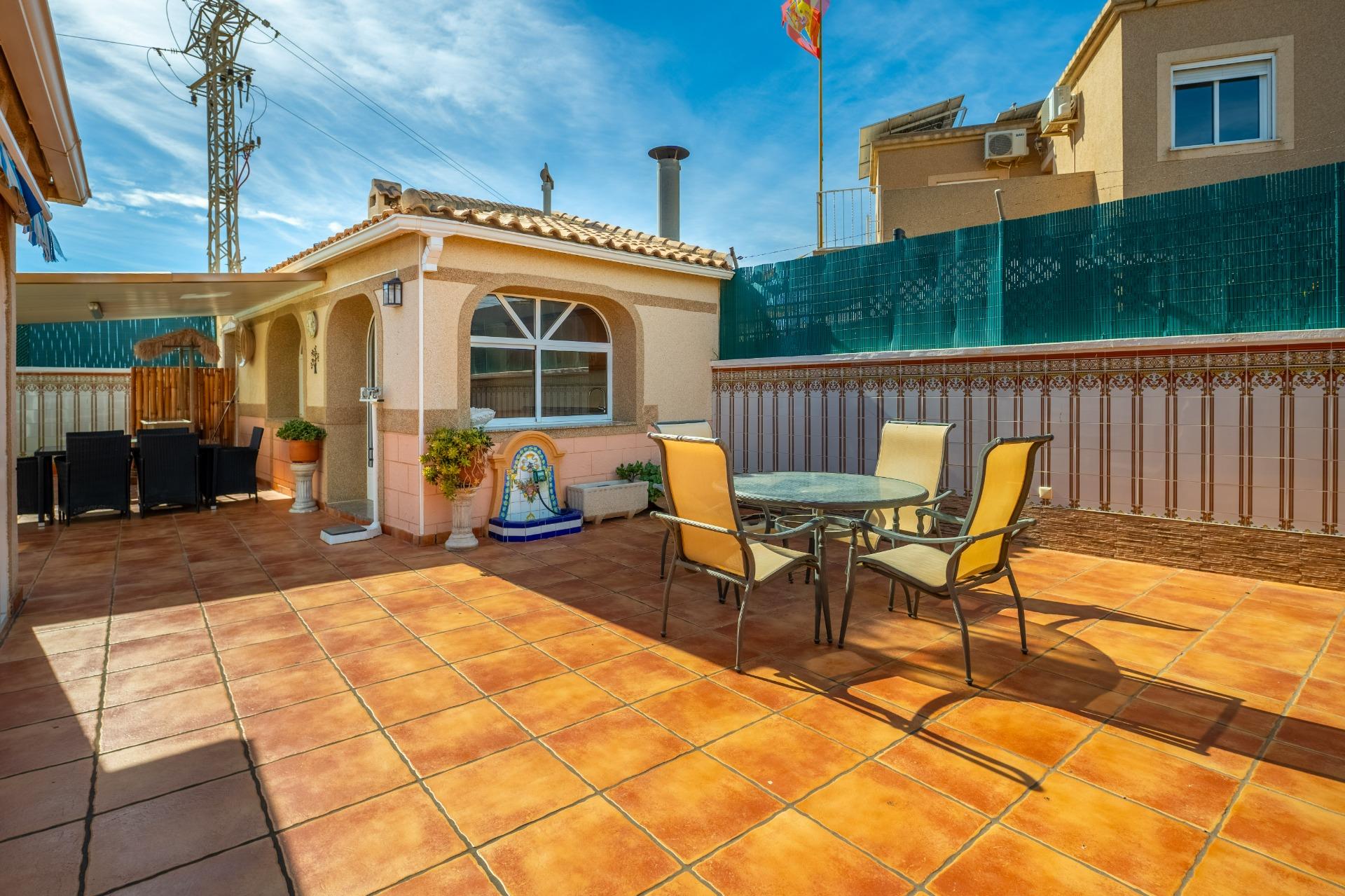 For sale - 6 Bedroom 3 Bathroom Villa in Torrevieja - El Chaparral  - Alicante
