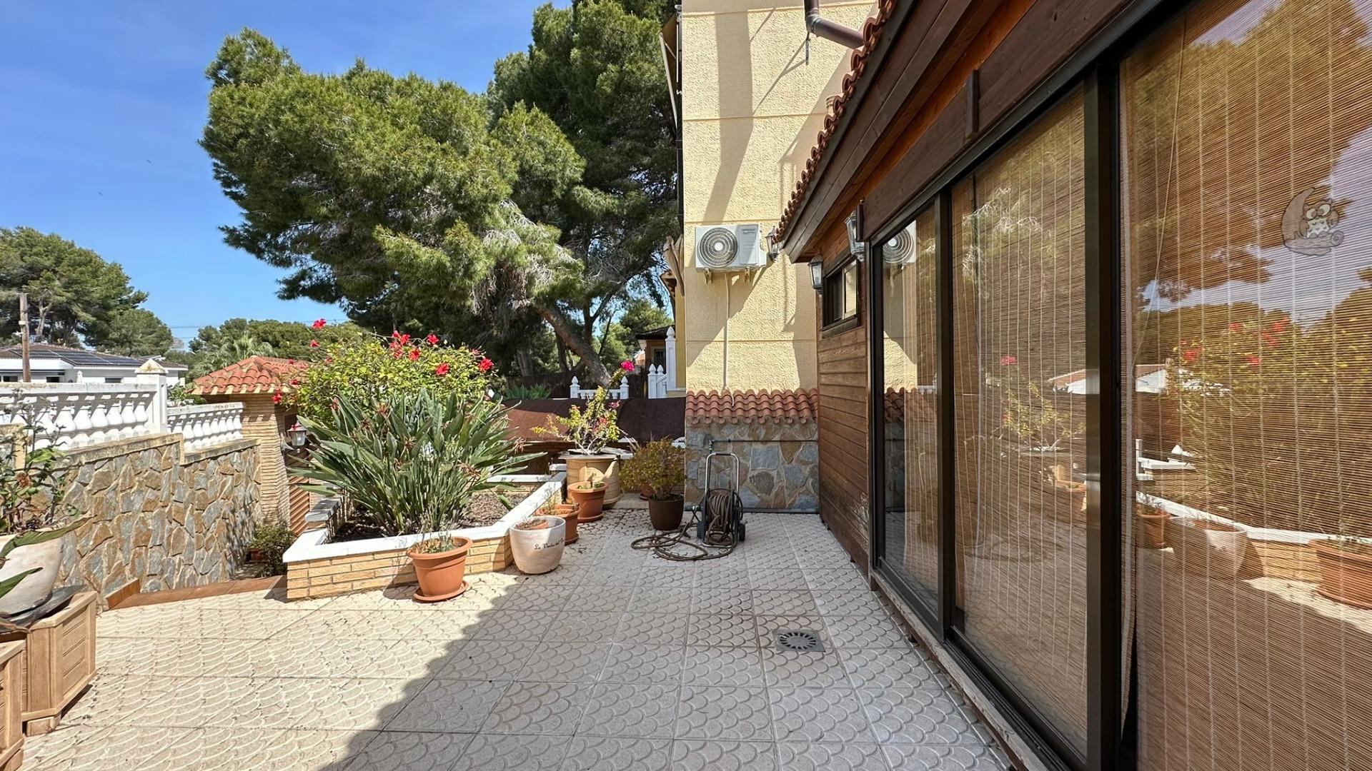 For sale - 4 Bedroom 2 Bathroom Villa in Torrevieja - Los Balcones - Los Altos Del Edén  - Alicante