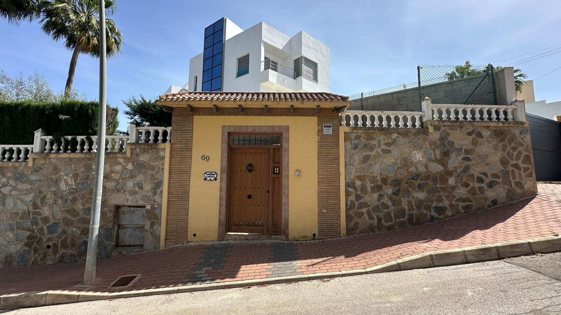 For sale - 4 Bedroom 2 Bathroom Villa in Torrevieja - Los Balcones - Los Altos Del Edén  - Alicante