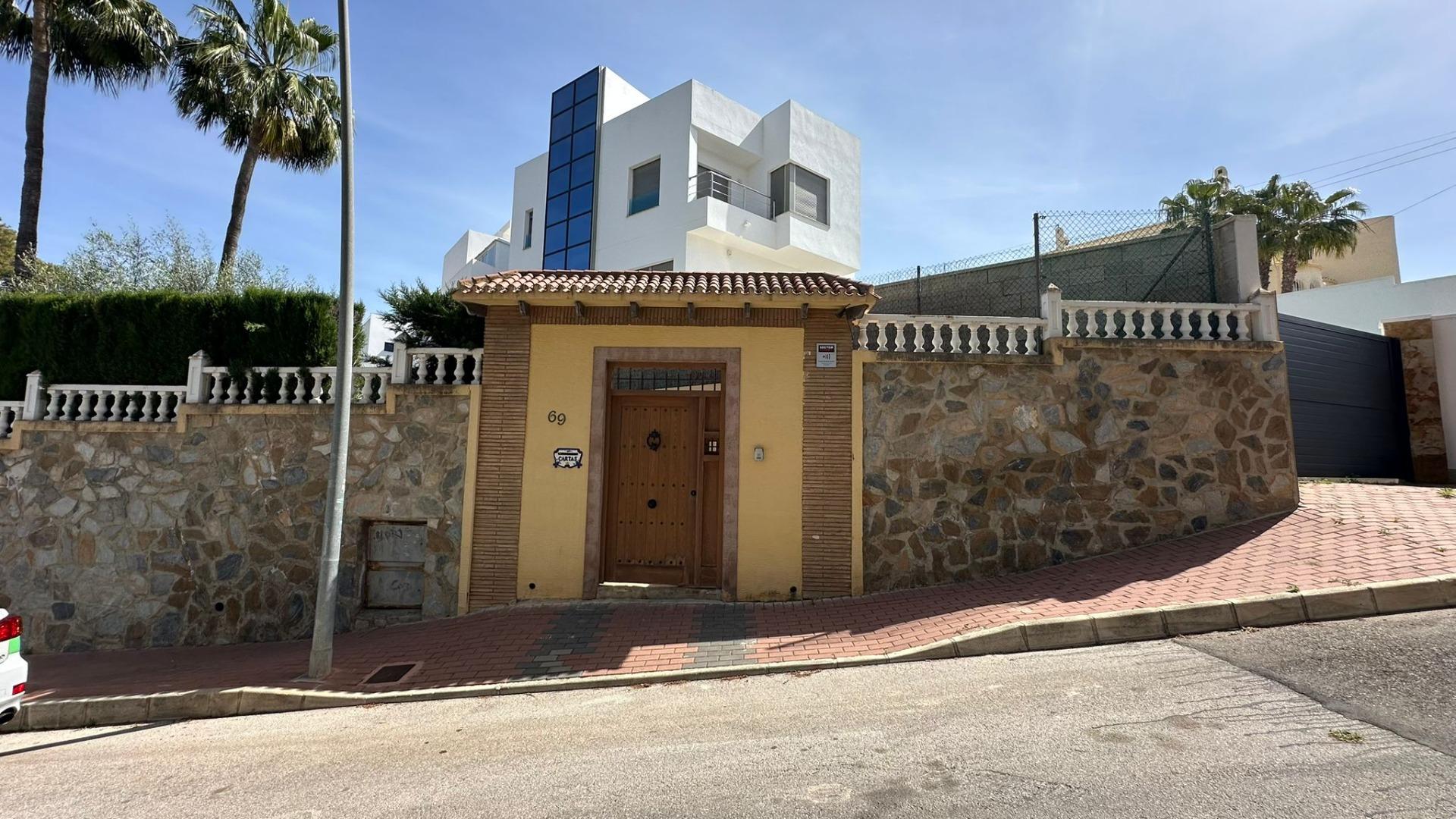 For sale - 4 Bedroom 2 Bathroom Villa in Torrevieja - Los Balcones - Los Altos Del Edén  - Alicante
