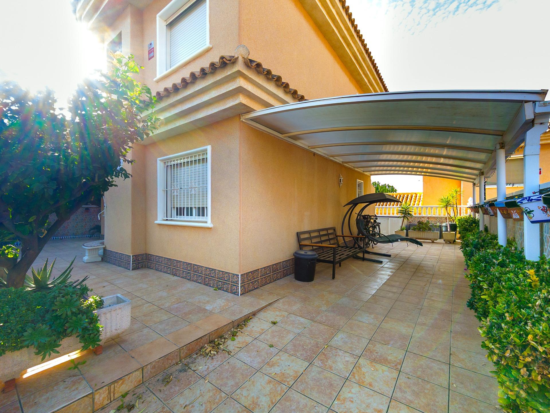 For sale - 3 Bedroom 2 Bathroom Villa in Torrevieja - Los Balcones - Los Altos Del Edén  - Alicante