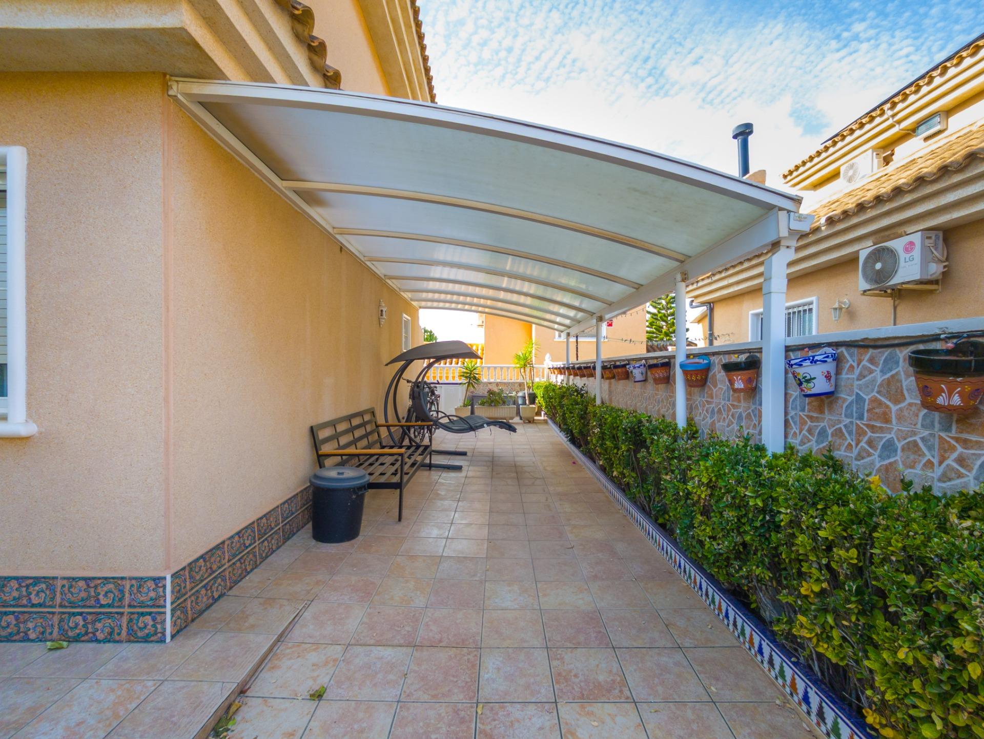 For sale - 3 Bedroom 2 Bathroom Villa in Torrevieja - Los Balcones - Los Altos Del Edén  - Alicante