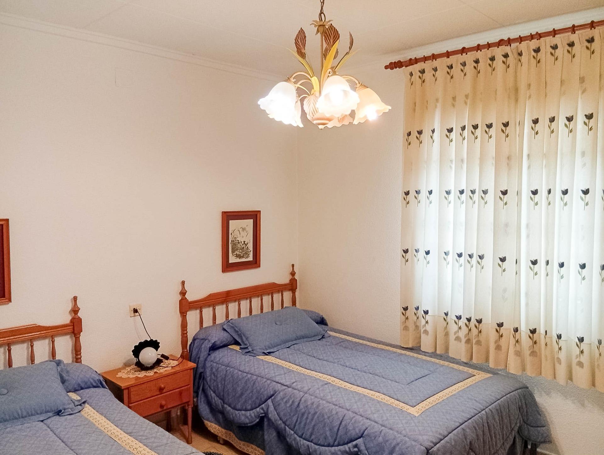 For sale - 4 Bedroom 2 Bathroom Villa in Torrevieja - La Siesta  - Alicante