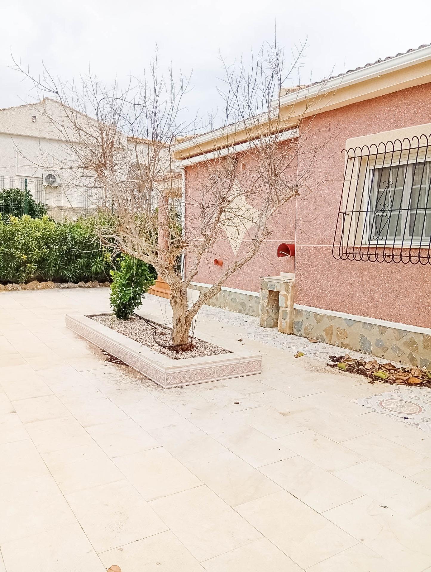 For sale - 4 Bedroom 2 Bathroom Villa in Torrevieja - La Siesta  - Alicante