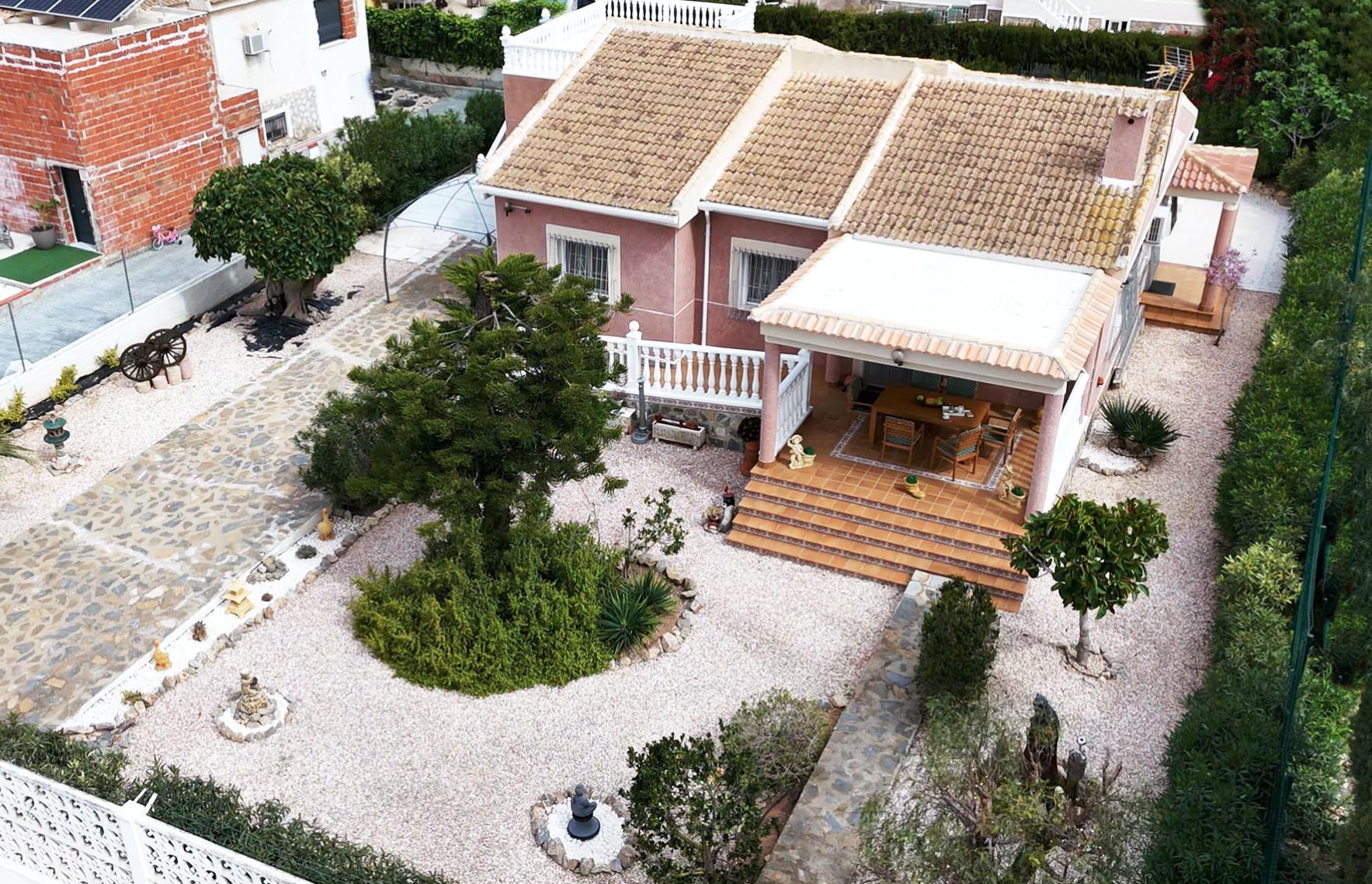 For sale - 4 Bedroom 2 Bathroom Villa in Torrevieja - La Siesta  - Alicante