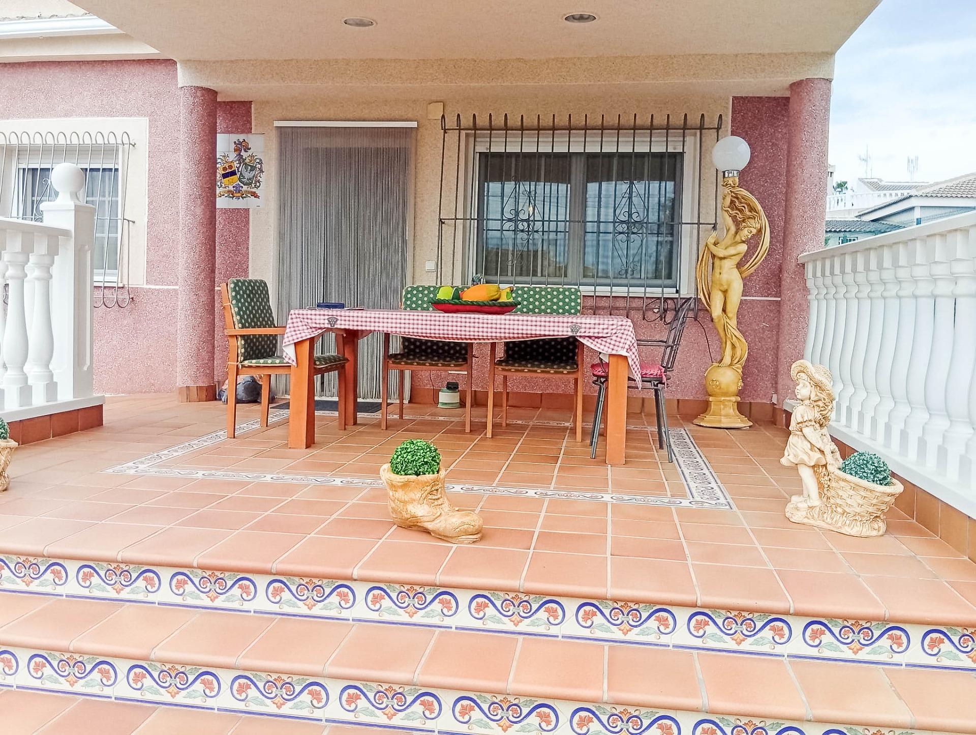 For sale - 4 Bedroom 2 Bathroom Villa in Torrevieja - La Siesta  - Alicante