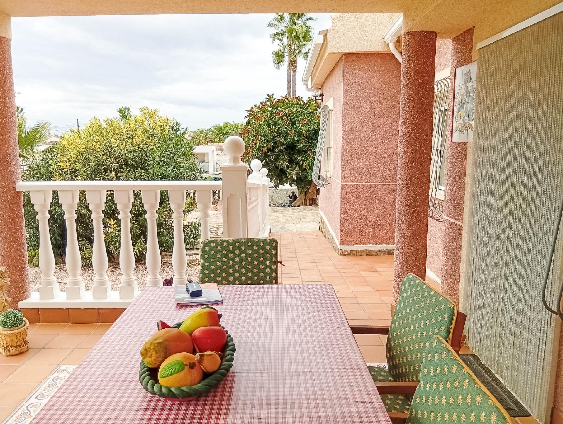 For sale - 4 Bedroom 2 Bathroom Villa in Torrevieja - La Siesta  - Alicante