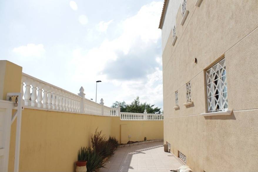 For sale - 6 Bedroom 5 Bathroom Villa in Torrevieja - La Siesta - El Salado - Torreta  - Alicante
