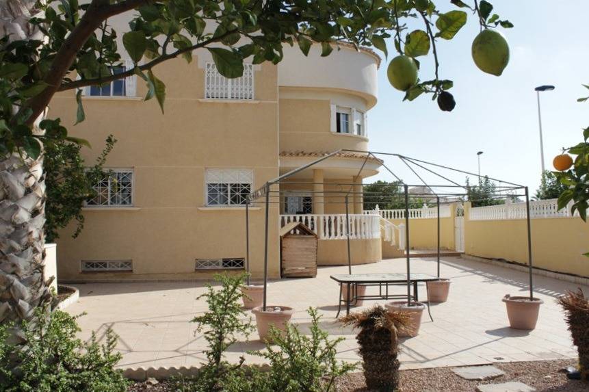 For sale - 6 Bedroom 5 Bathroom Villa in Torrevieja - La Siesta - El Salado - Torreta  - Alicante