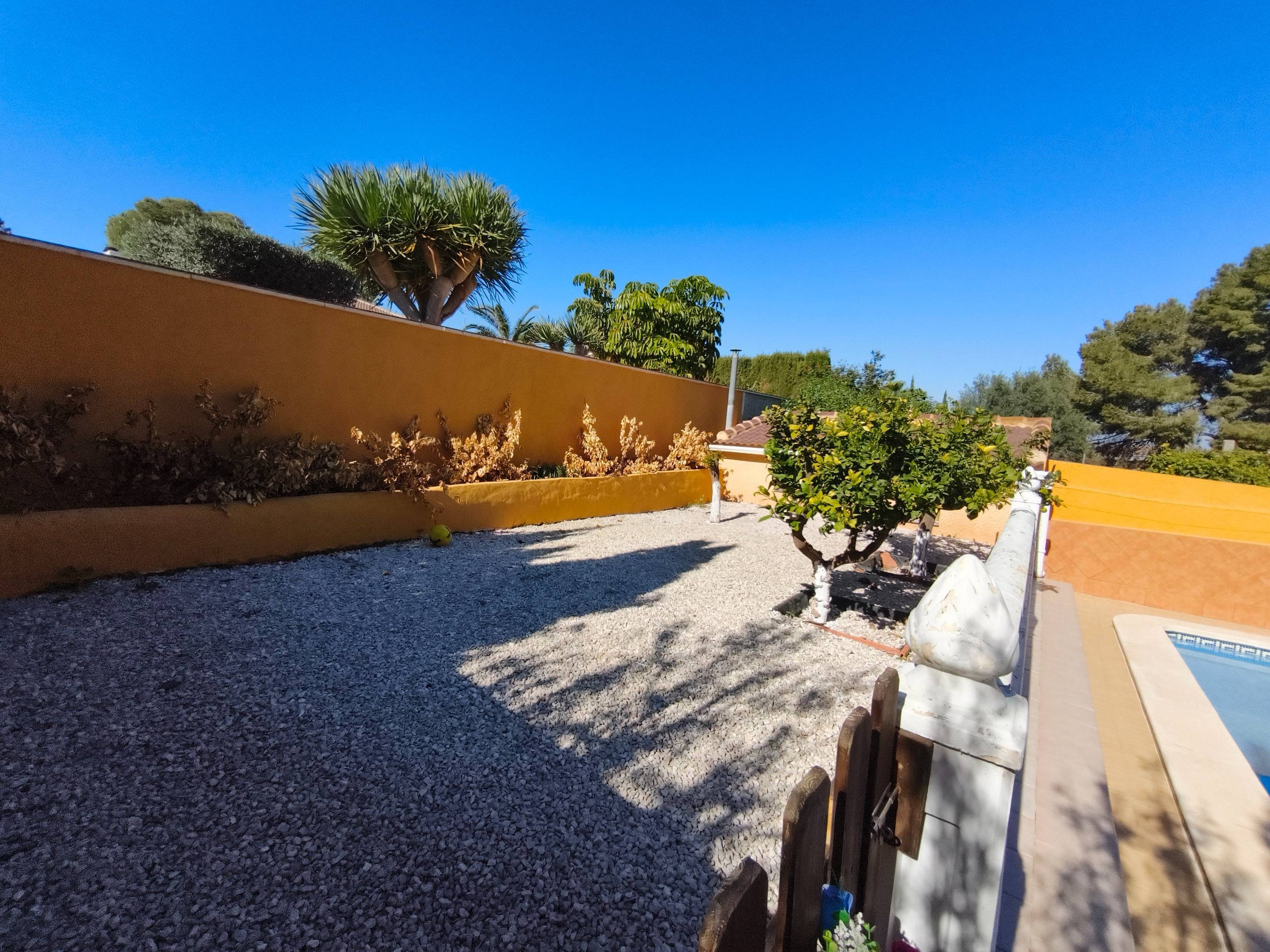 For sale - 4 Bedroom 2 Bathroom Villa in Torrevieja - Los Balcones  - Alicante