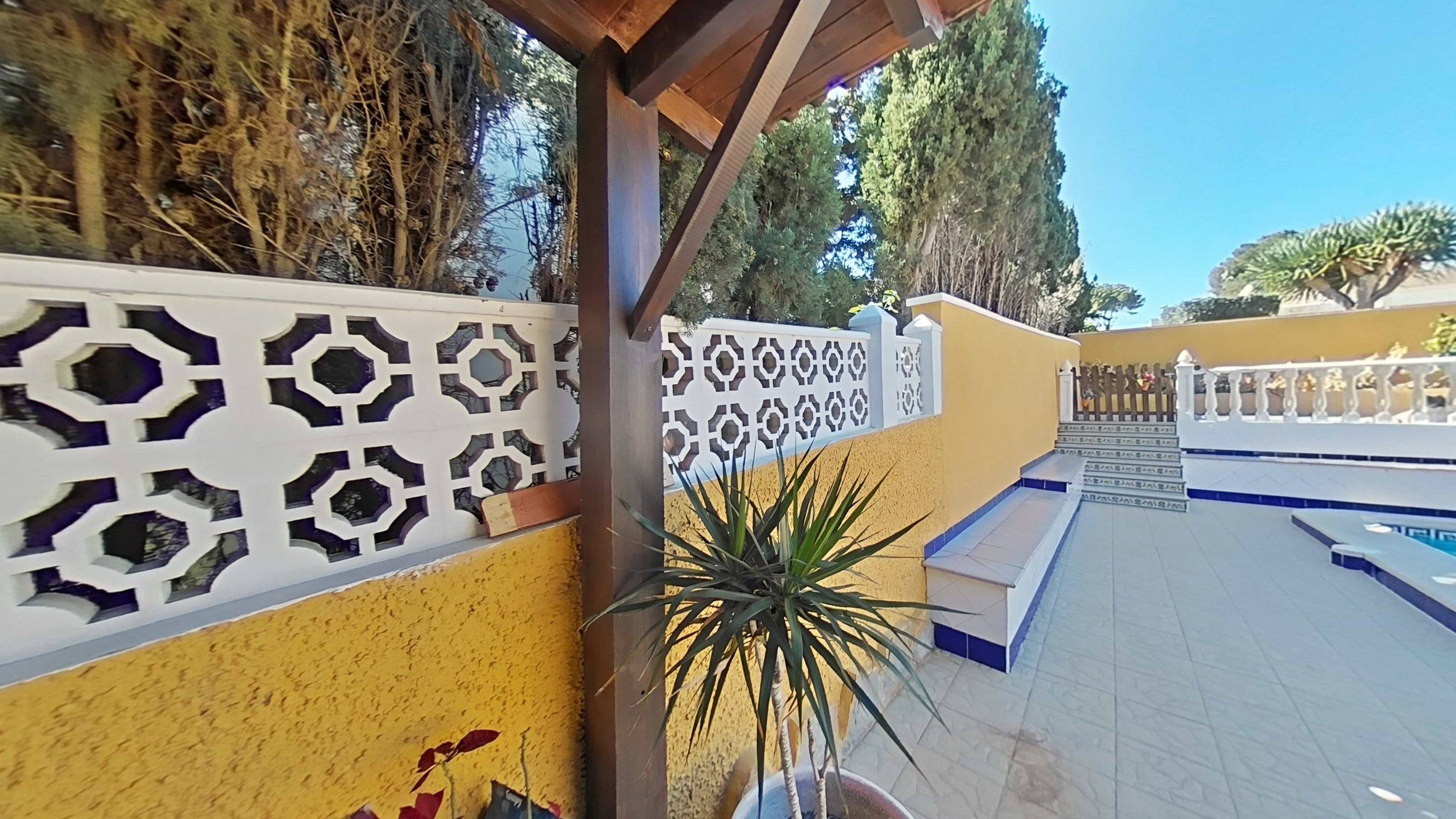 For sale - 4 Bedroom 2 Bathroom Villa in Torrevieja - Los Balcones  - Alicante