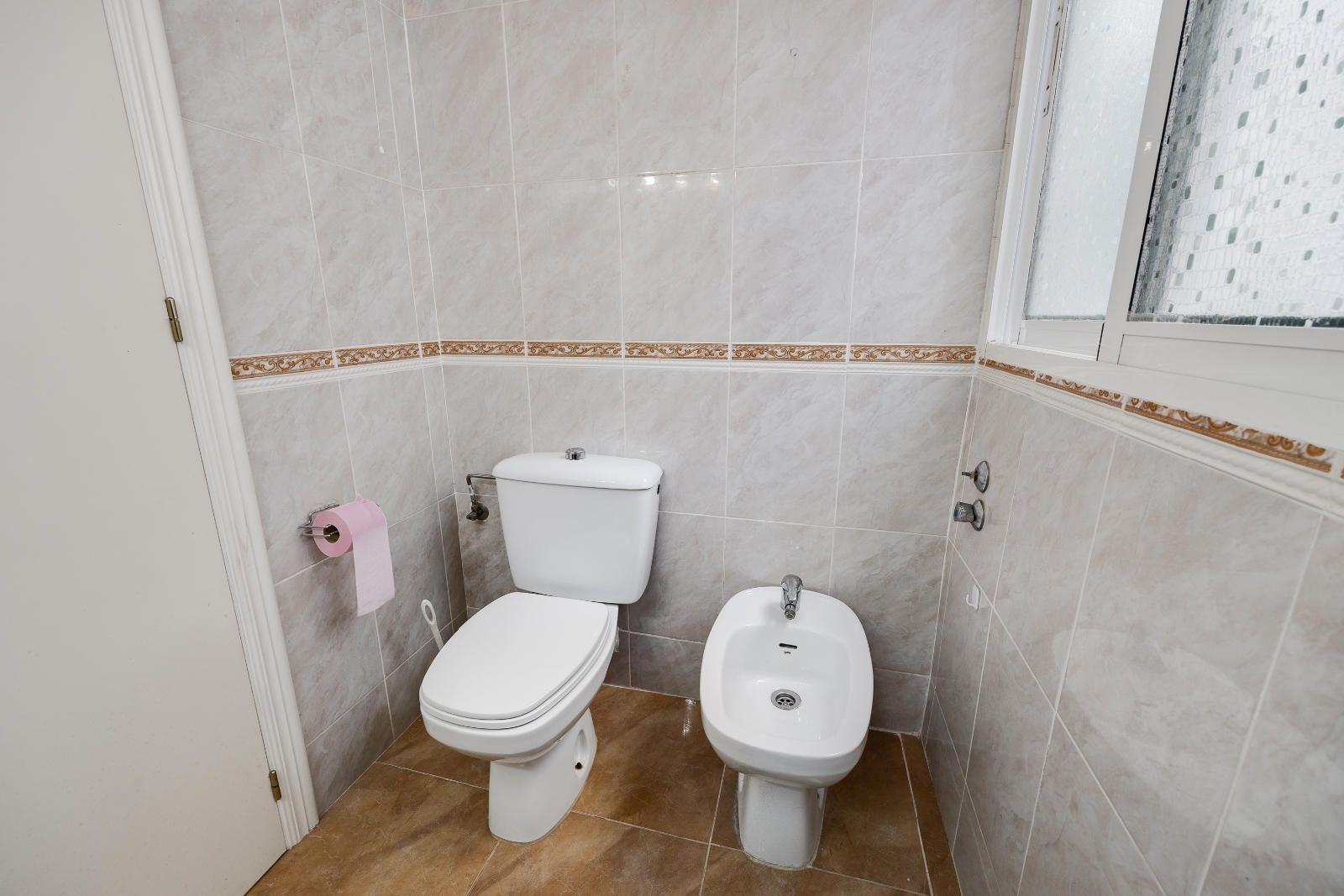 For sale - 2 Bedroom 2 Bathroom Apartment in Torrevieja - Centro  - Alicante