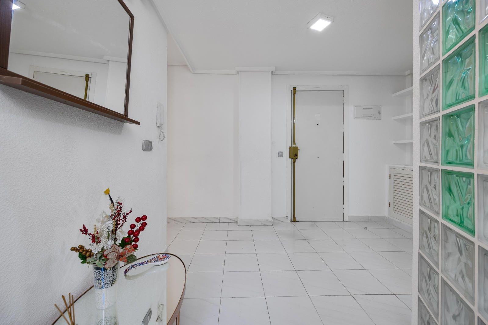 For sale - 2 Bedroom 2 Bathroom Apartment in Torrevieja - Centro  - Alicante